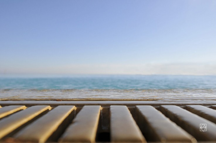 Pointing to infinity