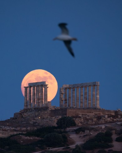 Sounio Full Moon